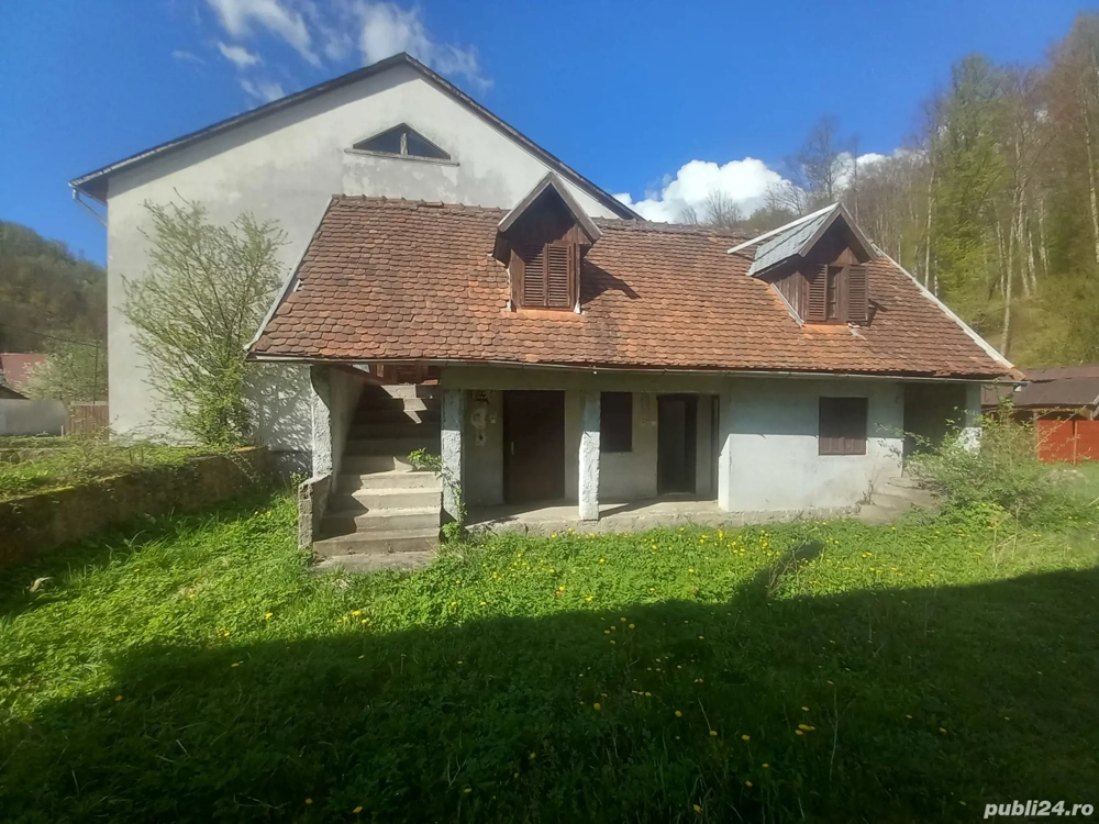 Casa Moneasa langa tabără 