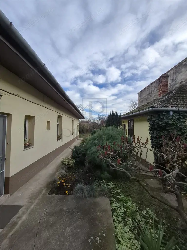 Oportunitate in Timisoara - 880mp teren - doua case - ideal  locuinta - investitie sau doua familii