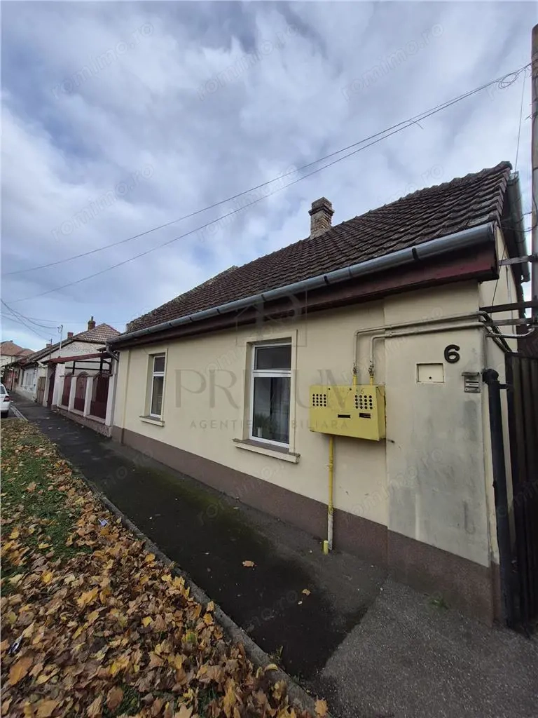 Oportunitate in Timisoara - 880mp teren - doua case - ideal  locuinta - investitie sau doua familii