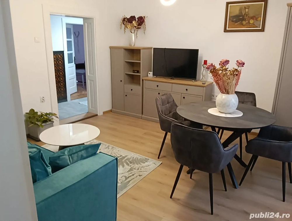 Închiriez apartament la casă 