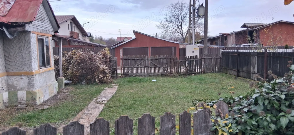 Teren intravilan + casa batraneasca , de vanzare in zona Tintea
