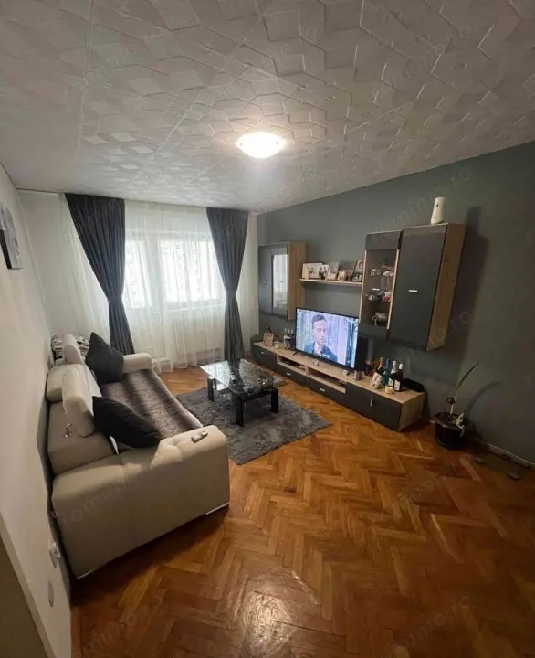 Apartament de 3 camere-Luminos