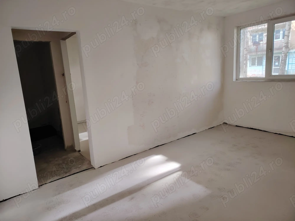 Ap.2cam. Petrosani-Aviatorilor (zona Biblioteca), 35 mp, parter, izolat, termopane