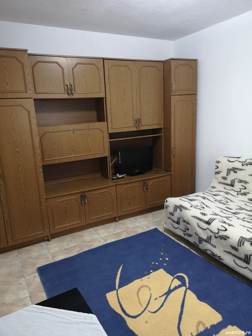 Închiriez apartament cu o cameră pe Calea 6 Vânători 