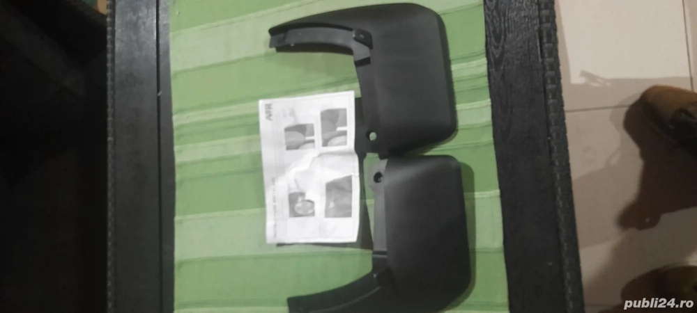 Vând aparatori noroi Dacia 