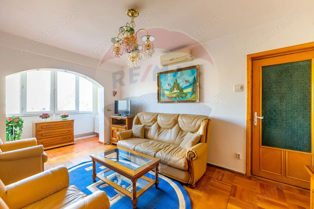 Apartament cu 3 camere de închiriat în zona Aurel Vlaicu