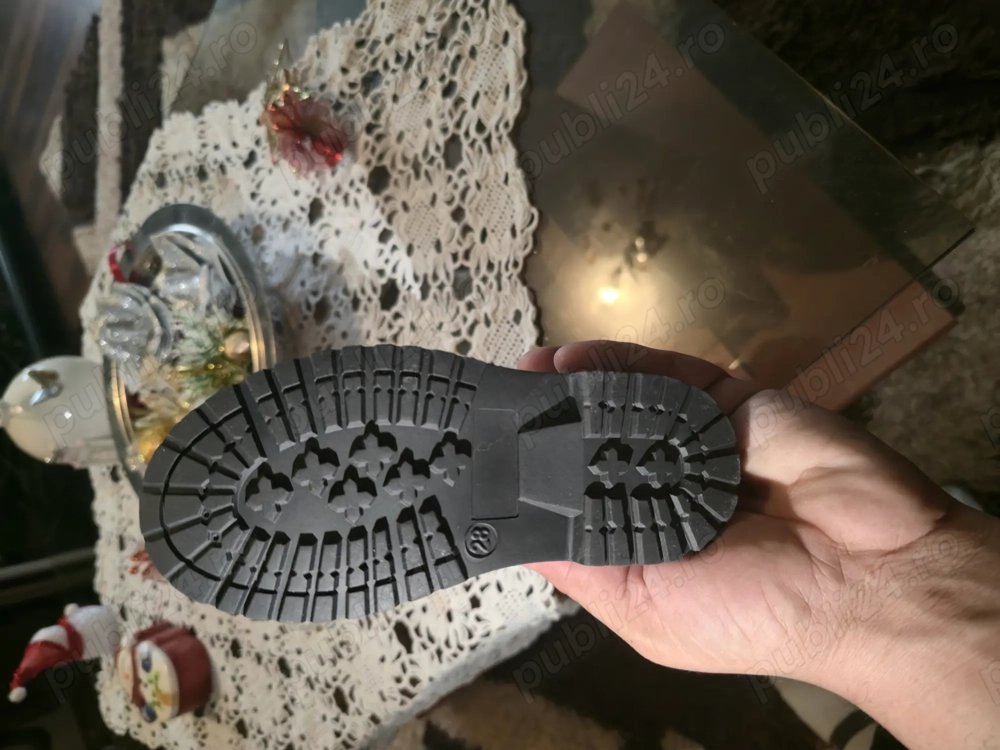 Ghetute pentru fetite nr 28 si 29 