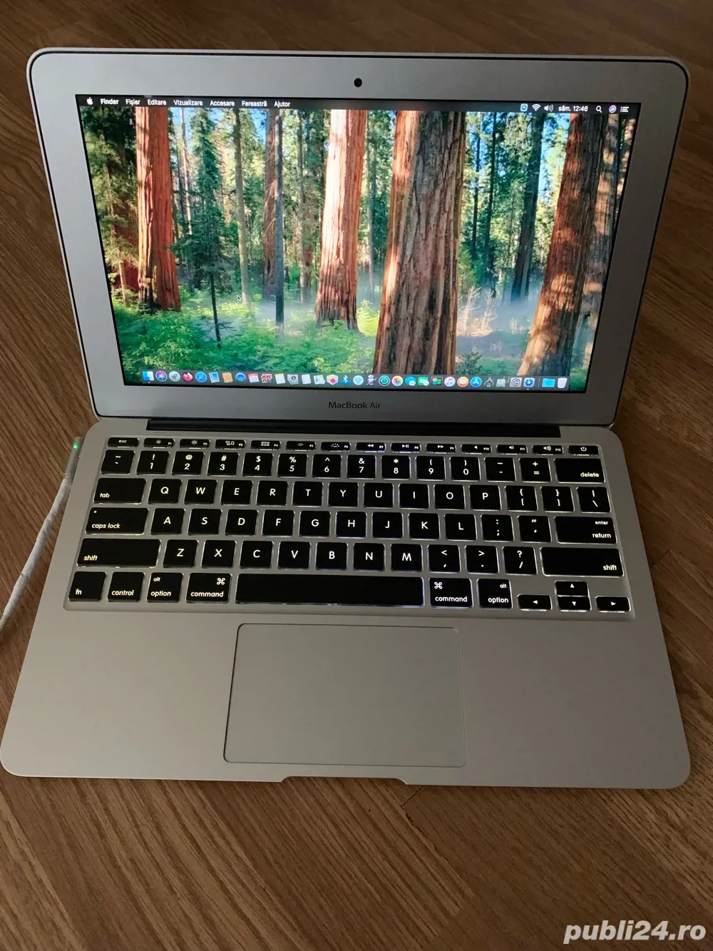 Laptop MacBook Air Slim intel core i5,Tastatura Luminata,Display 11,6 led funcțional cu incarcator.