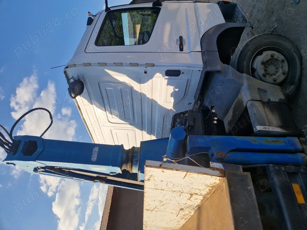 Mercedes Atego cu macara