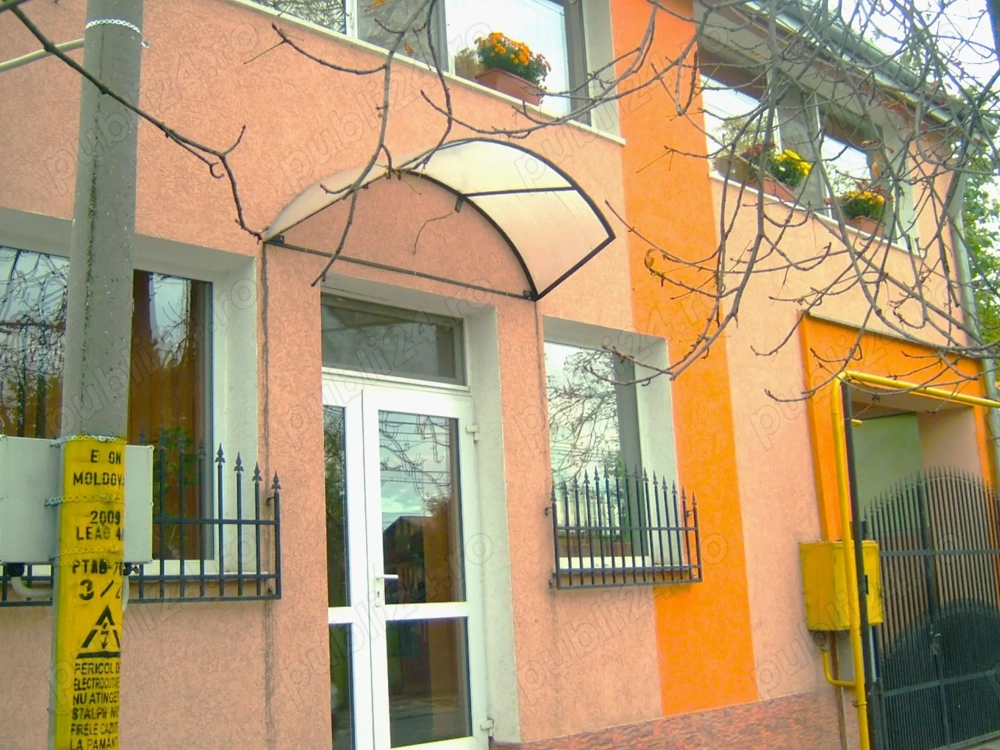  Închiriez spațiu comercial 25 mp, situat în Copou, cu posibilitatea extinderii până la 50 mp în f