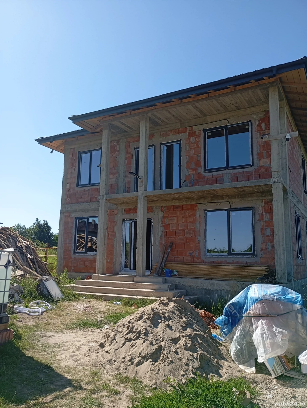 Casa cu etaj in construcție 
