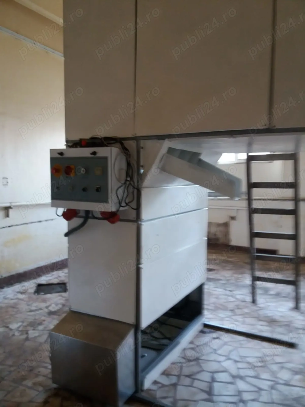 Predospitor cu leagăne SUBAL KM300 - 300 cupe, panificație