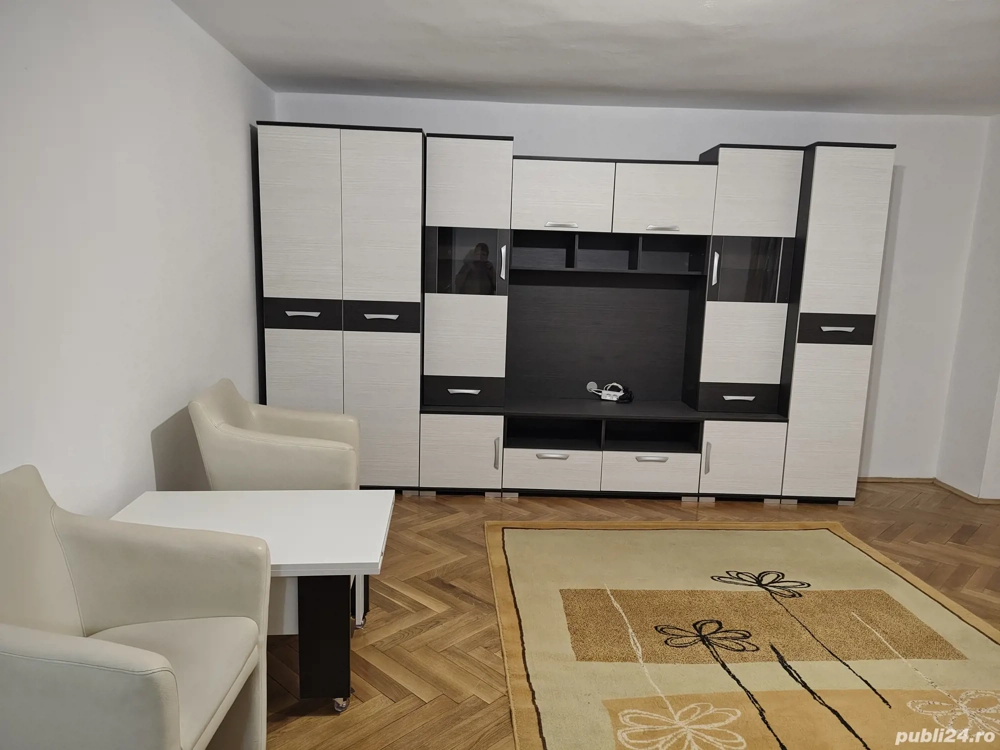 închiriez apartament 3 camere alba iulia 