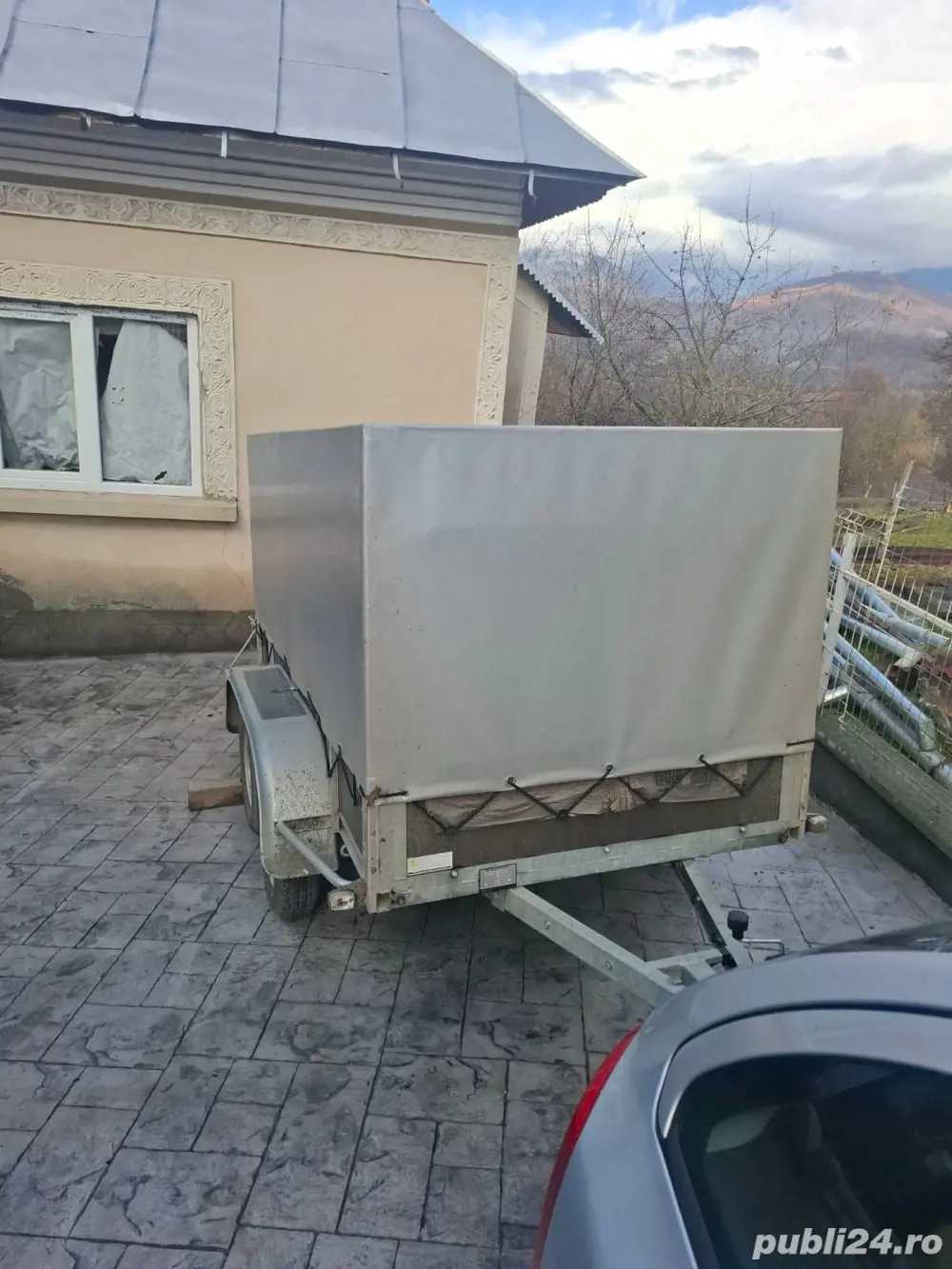 Remorca cu axa dubla