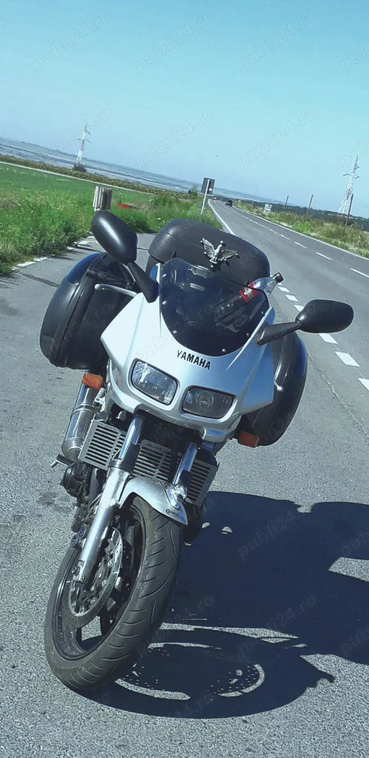 Vînd sau SCHIMB Yamaha 600