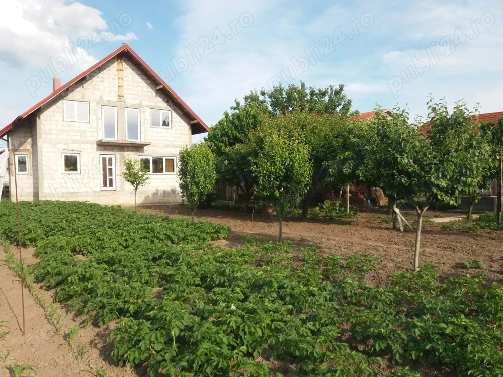 vrei o casa la tara? dar aproape de oras si mare?