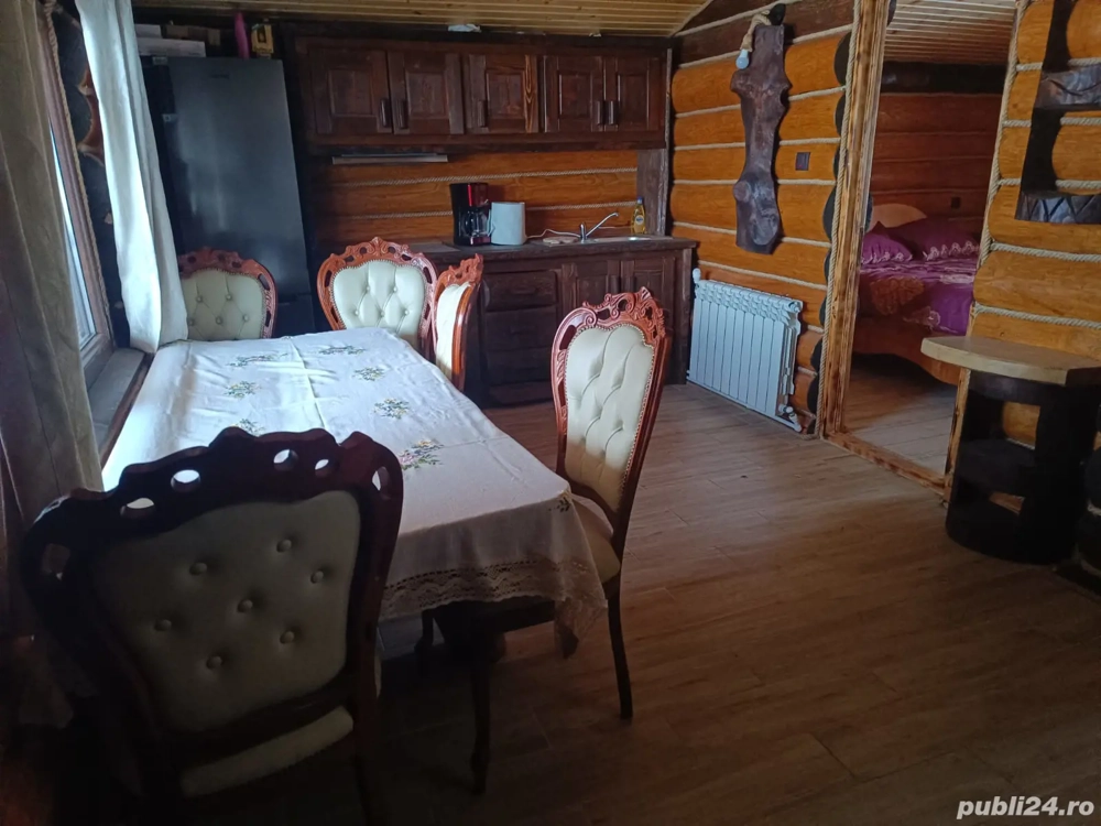 Vand cabana lemn la munte 