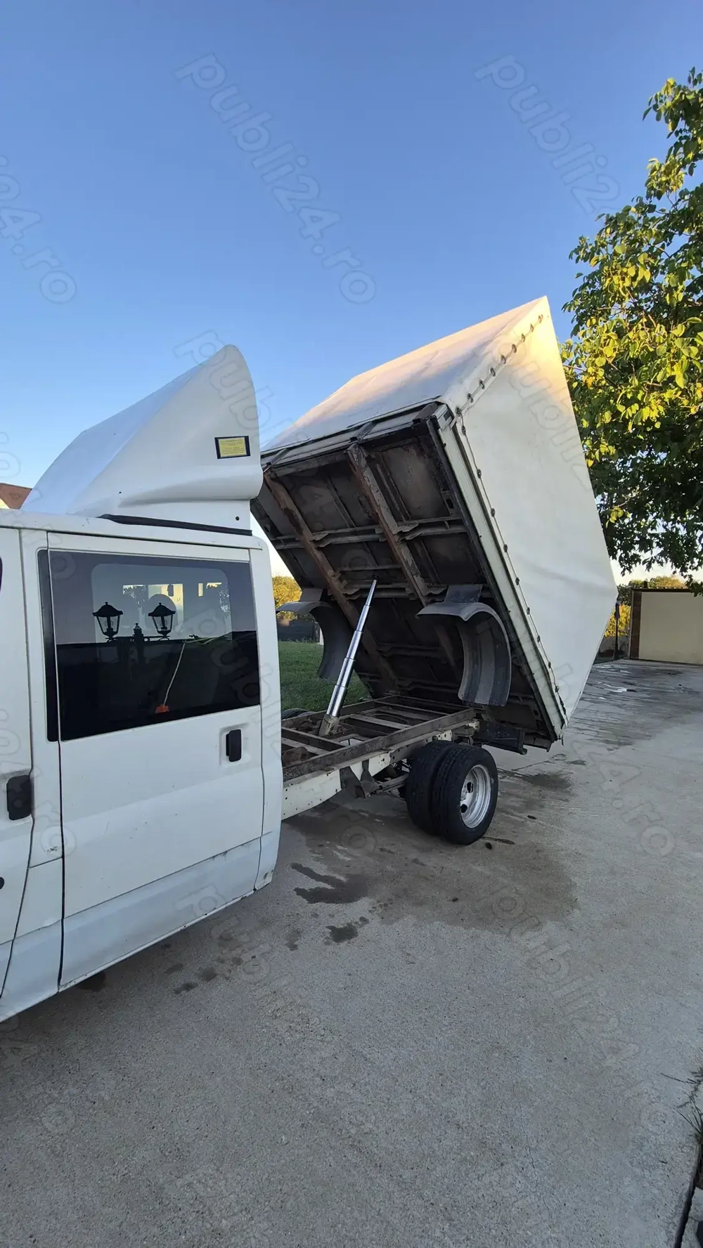 Autoutilitara Ford Transit 