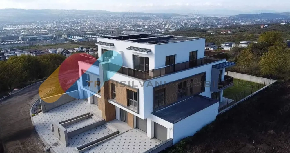 Duplex premium  P+E+R cu view asupra orasului, in  Voronet