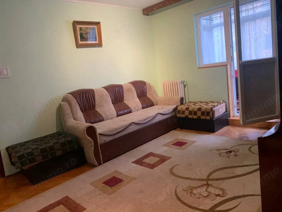 Apartament 3 camere de vânzare | Etaj 1 | Balcon | Geam la baie | Centrala |