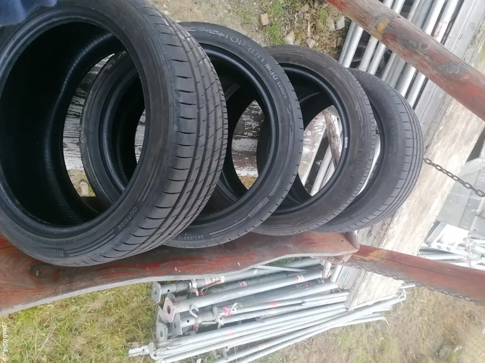 Cauciucuri MOMO 245/40 R18 97Y – Top Brand Italian, Stare Excelentă