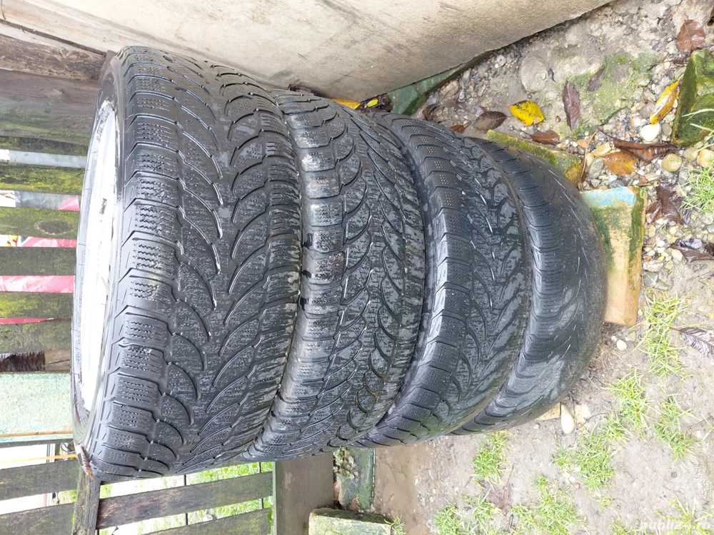 Vand jante 205/55/16 echipate de iarna