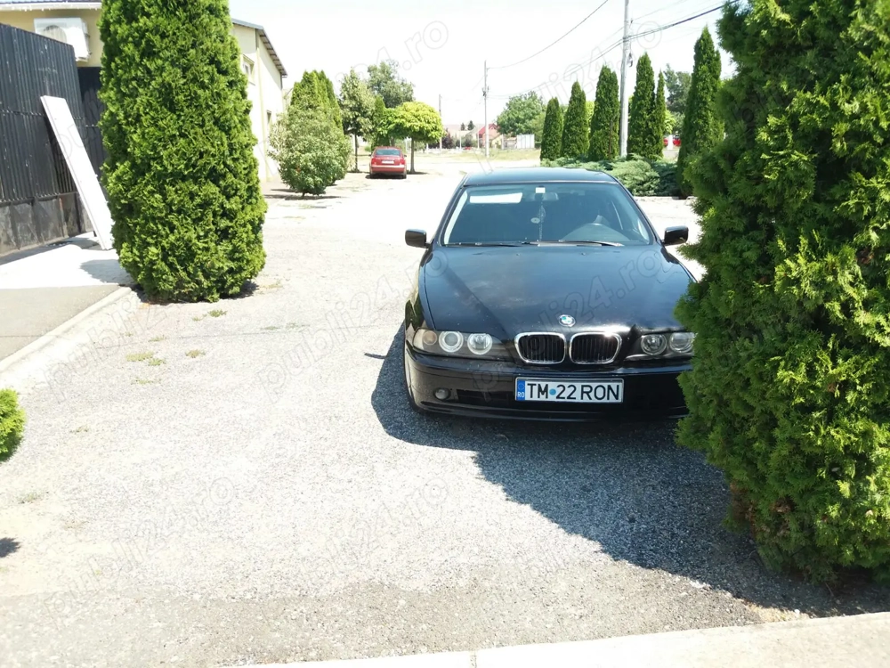 Vând BMW E39 din 2002 care este într-o stare foarte bună, a fost mașina familiei de 18 ani