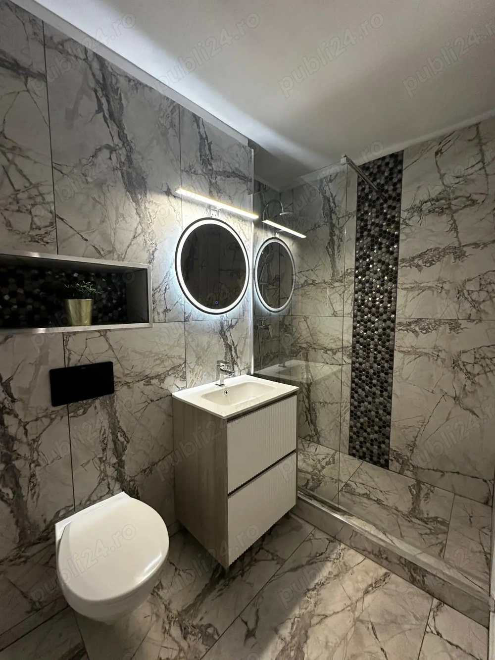 Inchiriez apartament regim hotelier