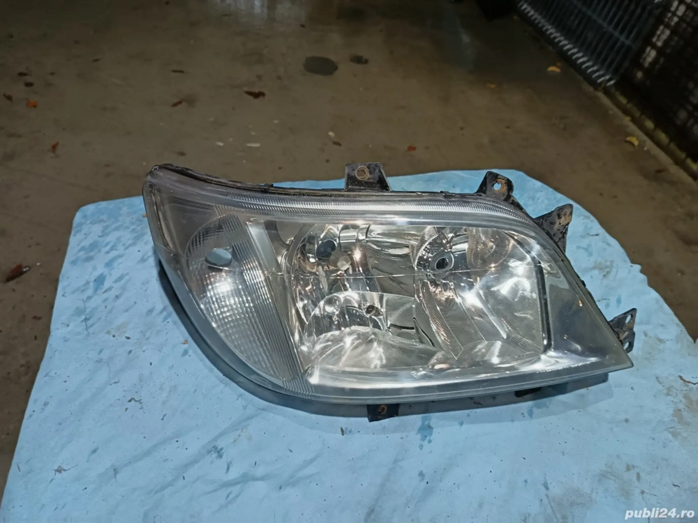 Far dreapta Mercedes Sprinter 