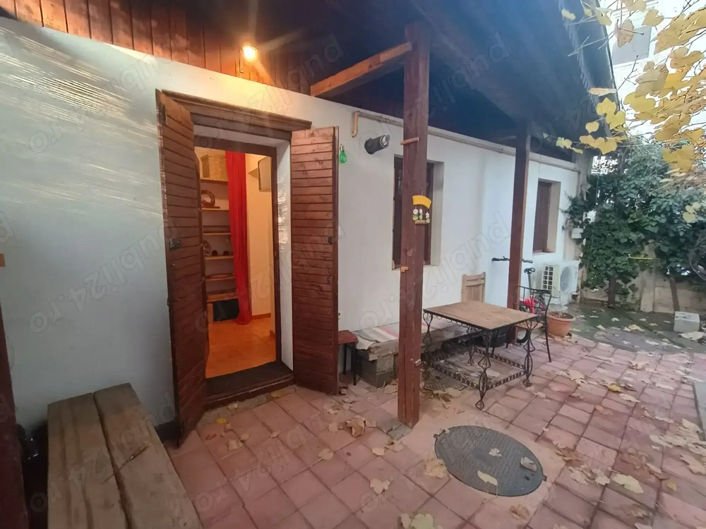 Casuta tip garsoniera, central,curticică, particular