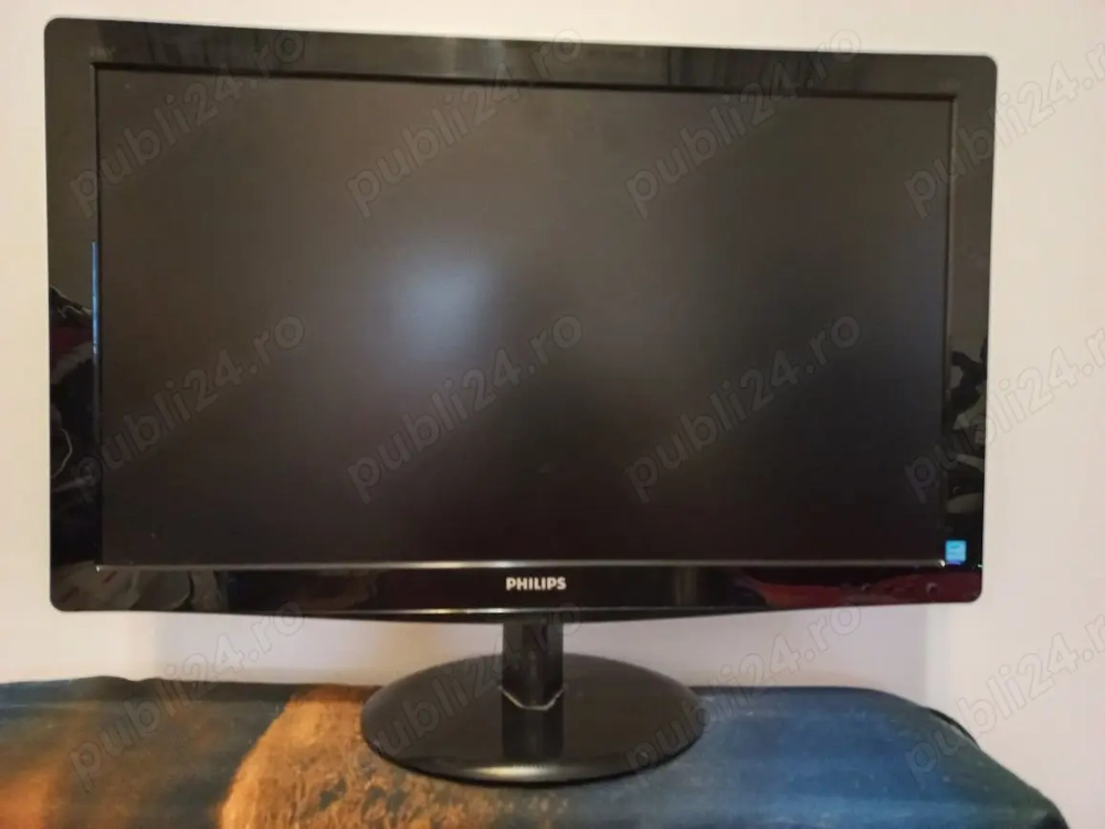 Se vand la preturi wow 2 monitoare un led Philips si LG diagonala 61 cm la 120 lei