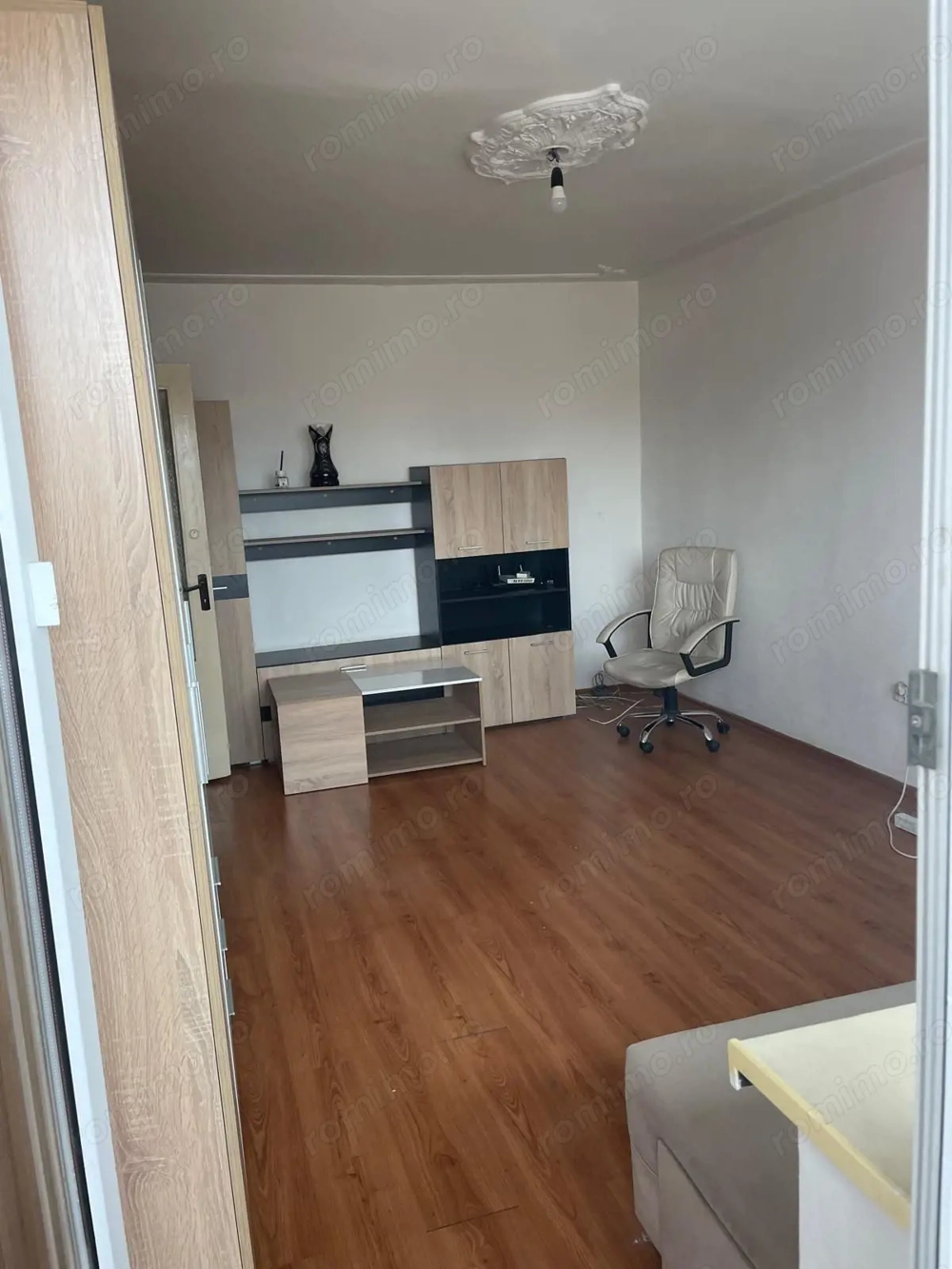 Casa de cultura-apartament 2 camere decomandat cu gaze