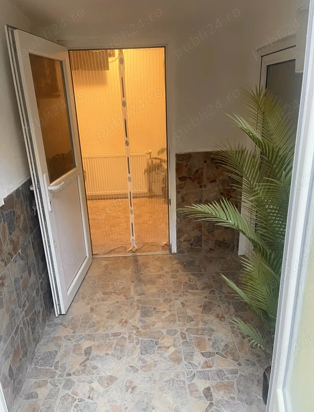 Chirie ( cheltuieli incluse ).   Garsonieră la casa cu terasa.