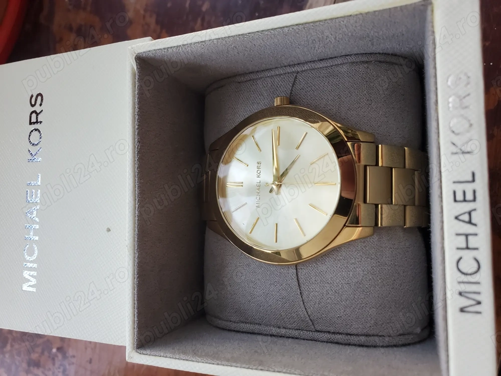 Vând ceas Michael Kors de mână un accesoriu perfect pentru a adăuga un strop de strălucire oricărei