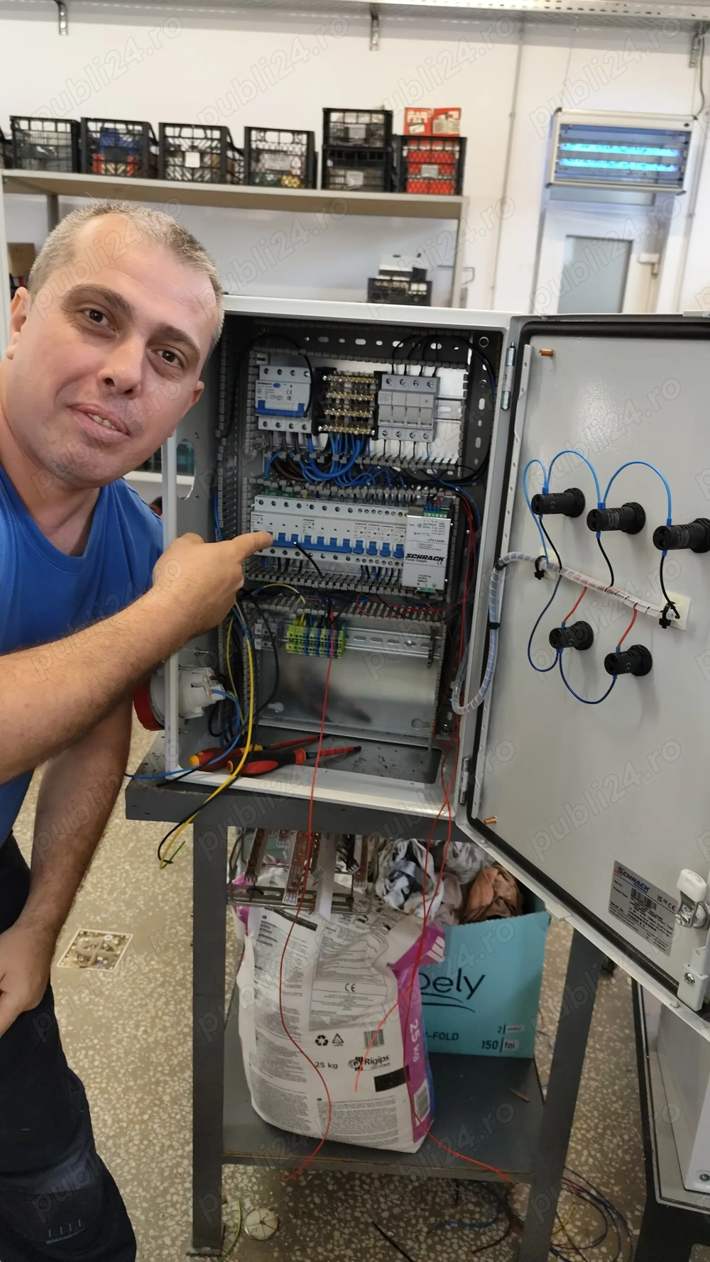 Persoană Fizica Autorizat cu vastă experiență ca Electrician