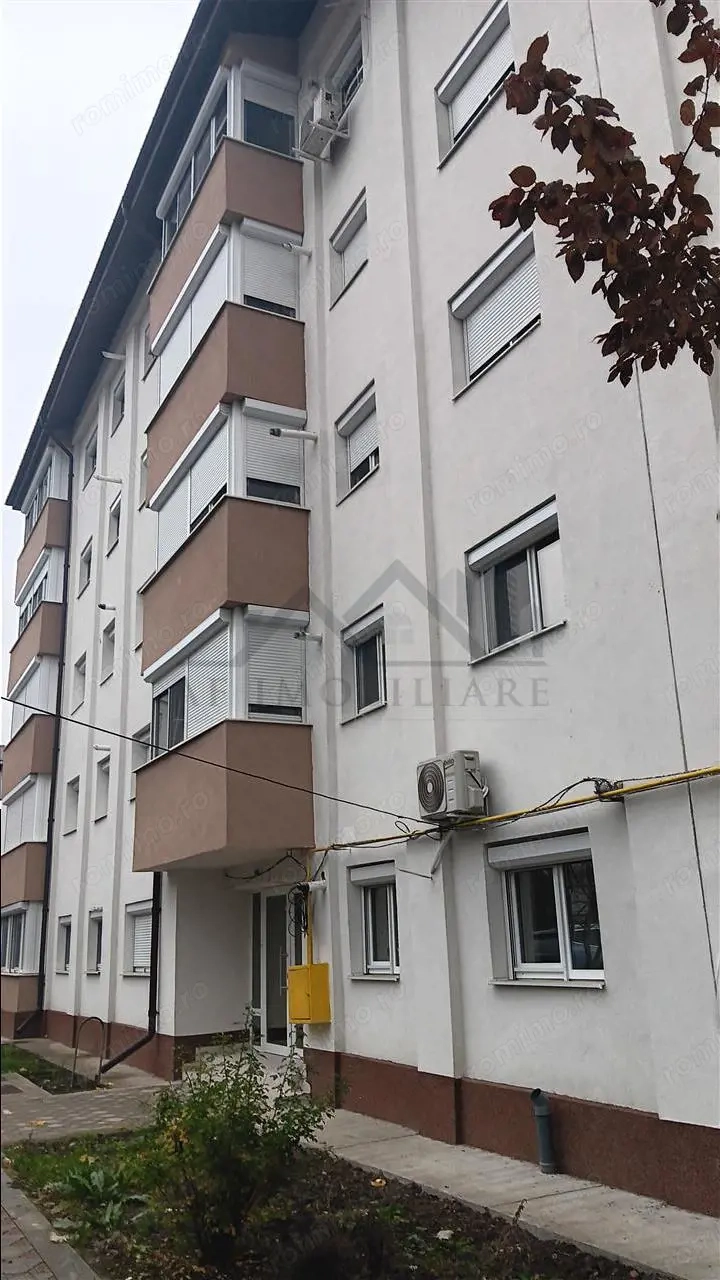 Tomesti  Ap. 2cd s=50mp renovat, et 4 4 cu pod bloc pe cadre, reabilitat termic