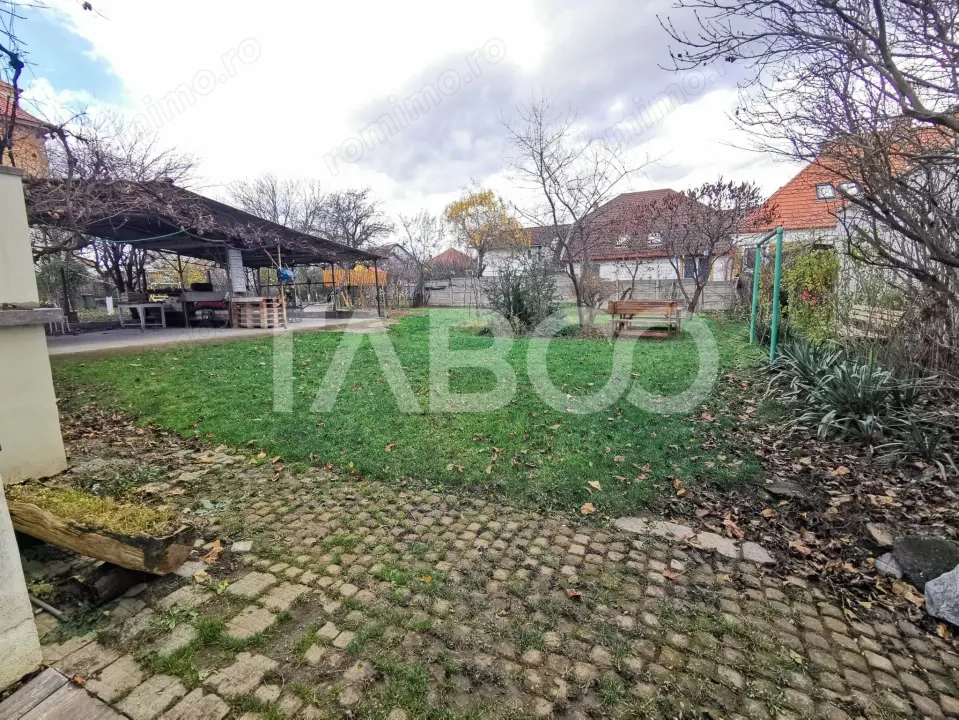 Casă individuală cu 4 camere și 900 mp teren în zona Calea Poplăcii