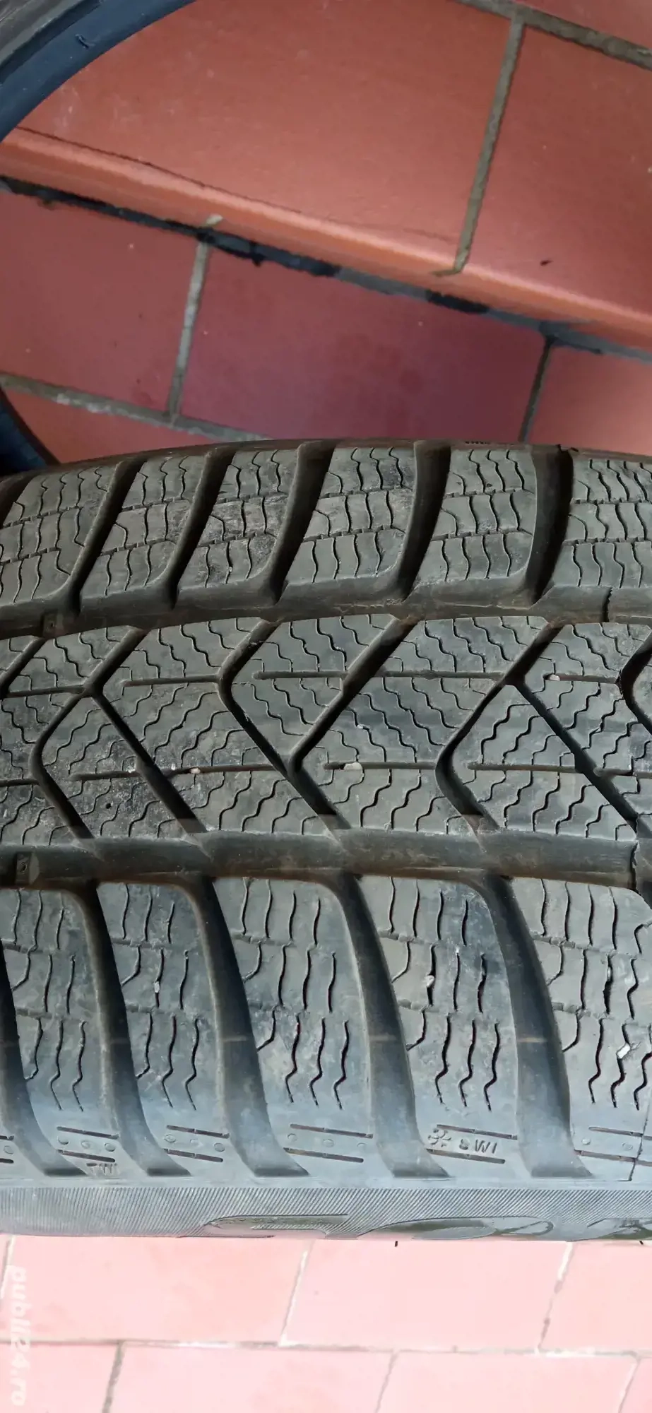 Vind 2 anvelope de iarna Pirelli 206/60 R17