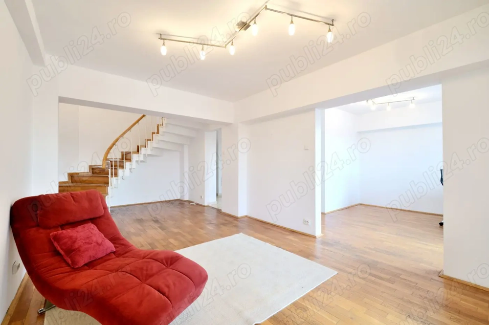 VANZARE Duplex 4 camere pe 2 niveluri (et.6 si 7)   Bd. Unirii nr. 12 (Fantani) Vedere Mitropolie