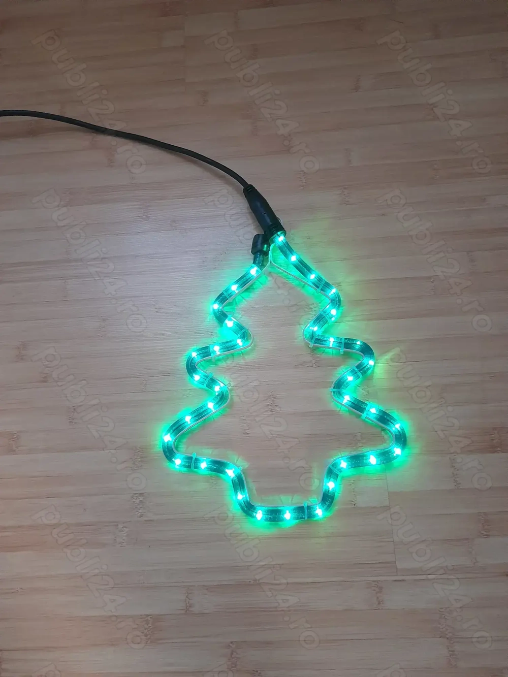 decoratiune bradut cu leduri 