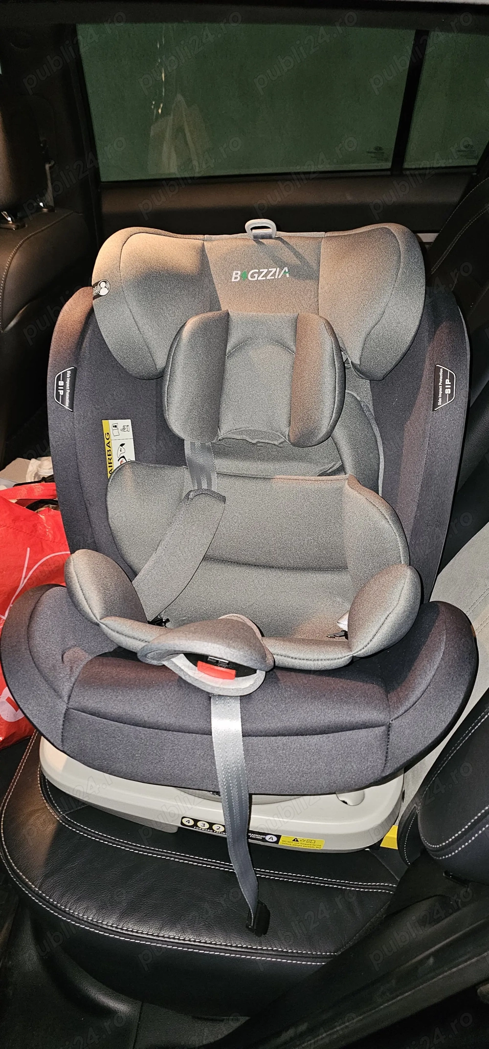 Vând scaun auto nou pt 0-12 ani Nu necesită bază Isofix 