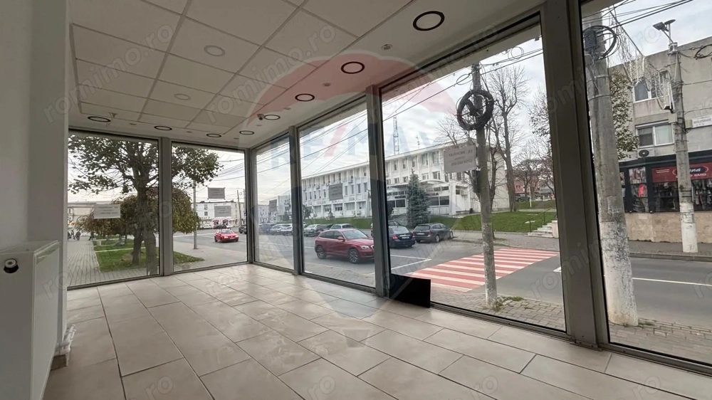 Spațiu comercial de închiriat vis-a-vis de Primaria Mangalia-87mp