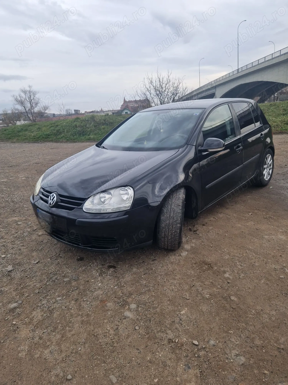 Vand vw golf 5 inmatriculat in stare foarte buna
