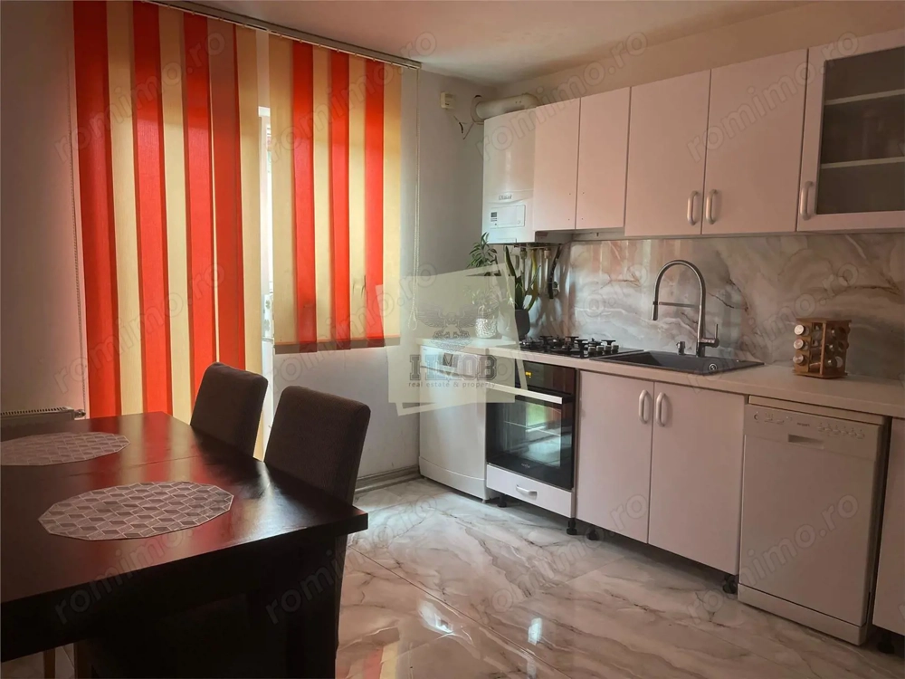 Casa pretabila muncitori cu 4 camere si 3 bai in Sura Mare