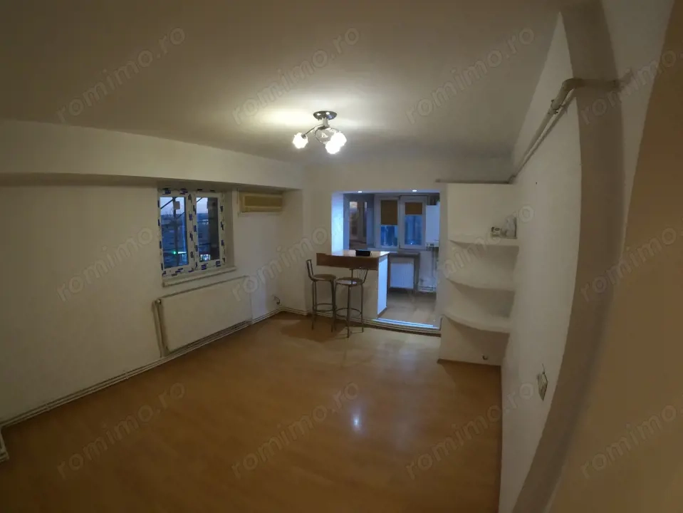 Apartament central de 3 camere, 75 mp,  cu boxă pentru depozitare 