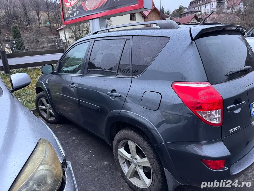 Toyota Rav4 vând-schimb cu motor2,5