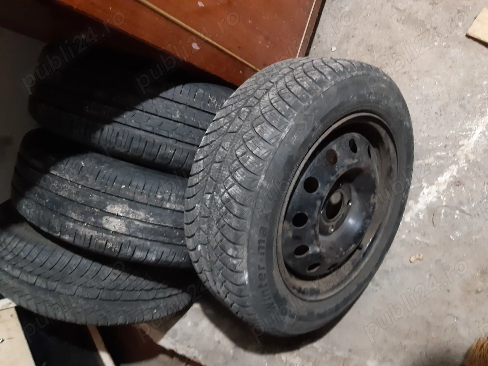 Vand 4 jente echipate cu anvelope de iarna 175/65/14 10% uzate .