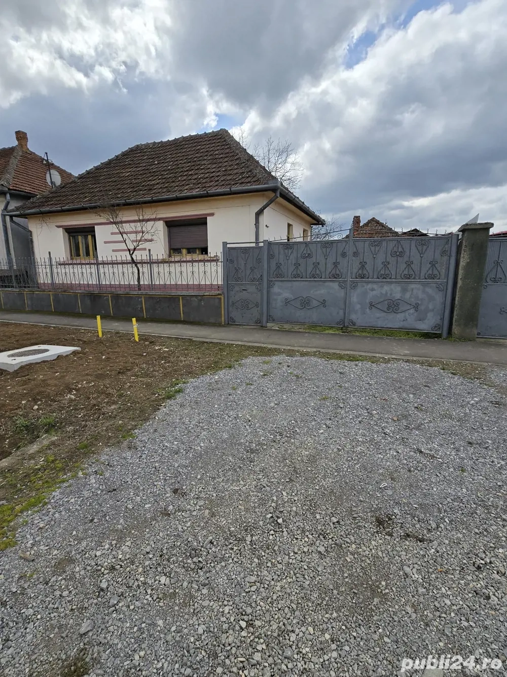 Vand casa cu 4 camere