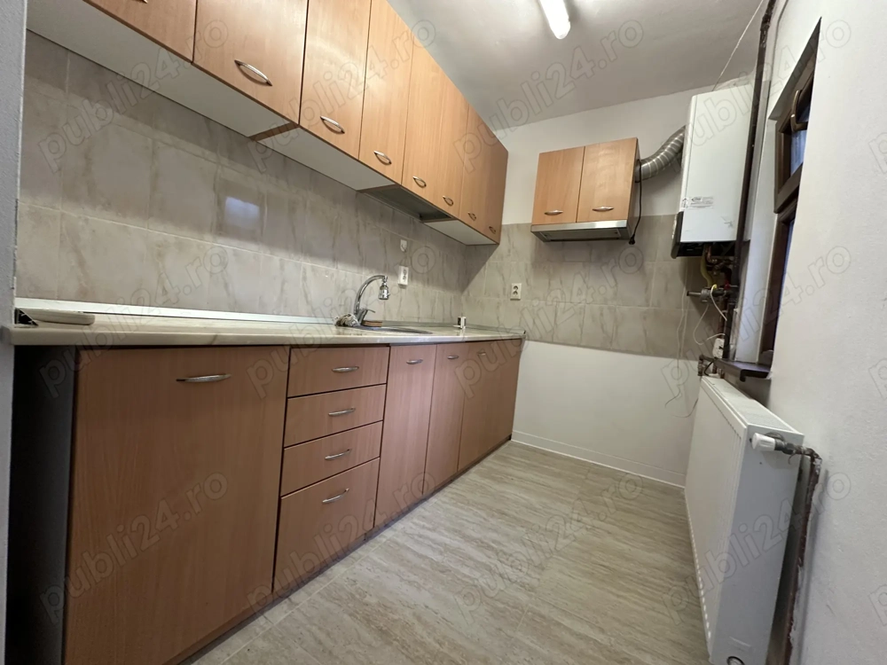 Apartament 1 camera decomandat parter cu balcon amenajat centrala Aradului langa Piata Verde