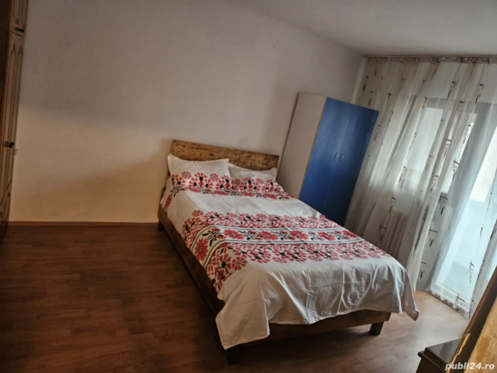 Închiriez garsoniera